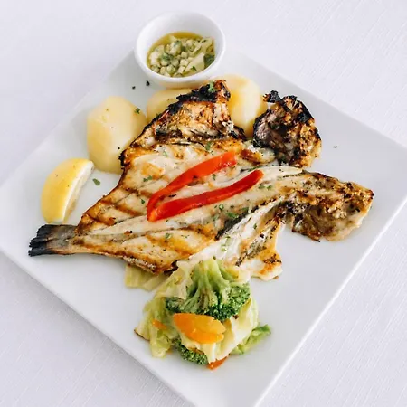 酒店 Lisboa Ii Restaurant *